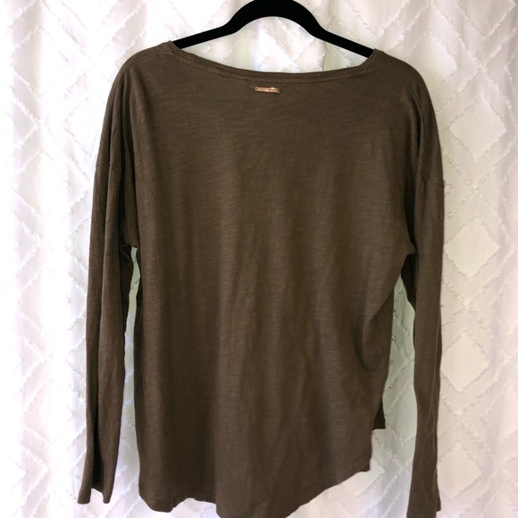 4/$25 ~ 
MICHEAL KORS LONG SLEEVE TEE WITH POCKET - Picture 5 of 8